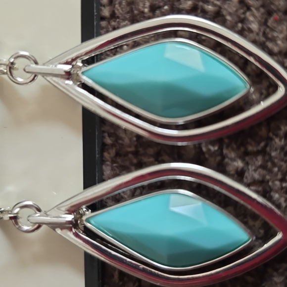 NAPIER BRAND WOMENS FASHION JEWELRY BUNDLE OF 5 PAIRS OF EARRINGS - Picture 10 of 16